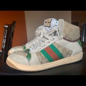 Good condition. Style is distressed leather